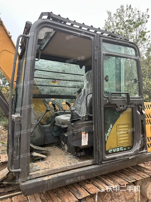 駕駛室整體（整機外觀）