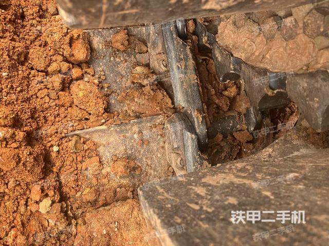 右側(cè)履帶整體(行走機(jī)構(gòu)) 右側(cè)履帶整體(行走機(jī)構(gòu))