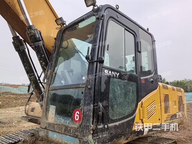 駕駛室整體（整機(jī)外觀）