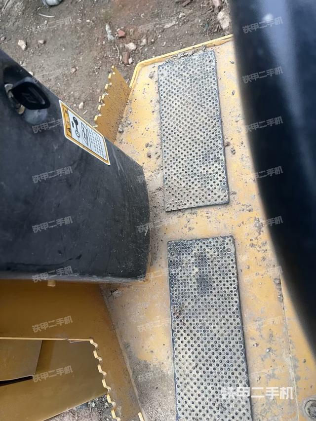 駕駛室外頂全景（壓路機(jī)駕駛室）