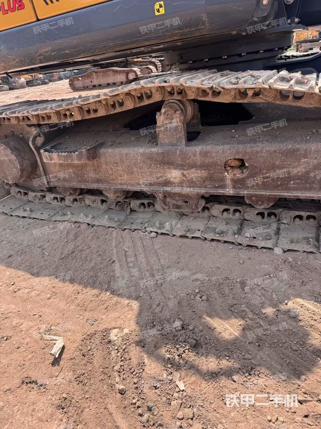 右側(cè)履帶整體?（行走機(jī)構(gòu)）