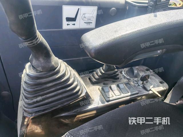 座椅左側(cè)控制臺(tái)/音響/含左手柄(駕駛室部分) 座椅左側(cè)控制臺(tái)/音響/含左手柄(駕駛室部分)