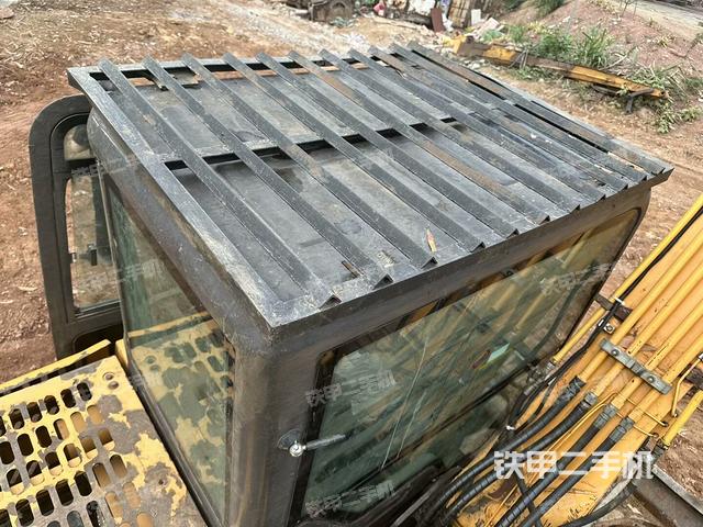 駕駛室頂部（整機外觀）