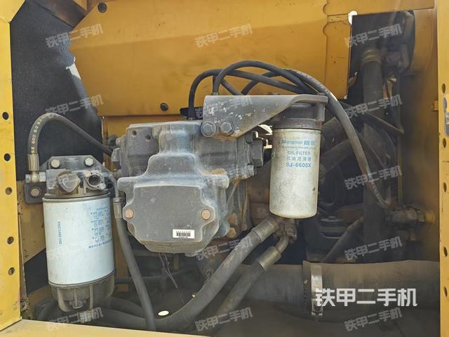 液壓泵艙室正面整體（整機(jī)外觀）
