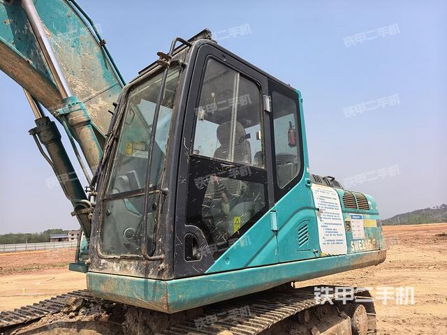 駕駛室左前45度（駕駛室部分）