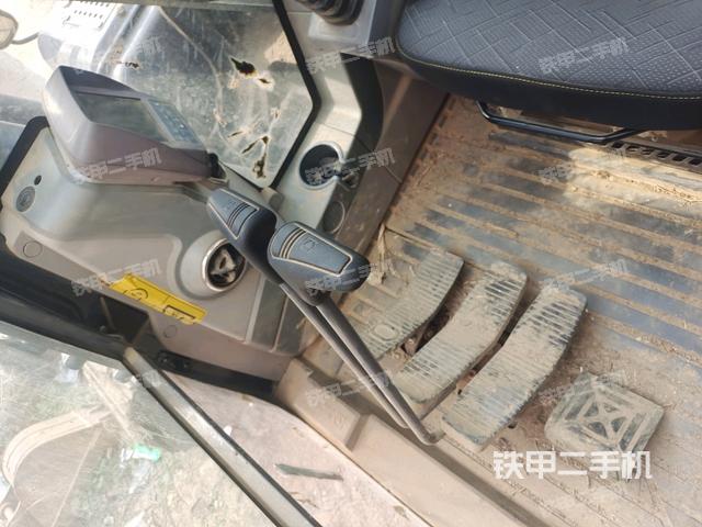 后窗玻璃角標（駕駛室部分）