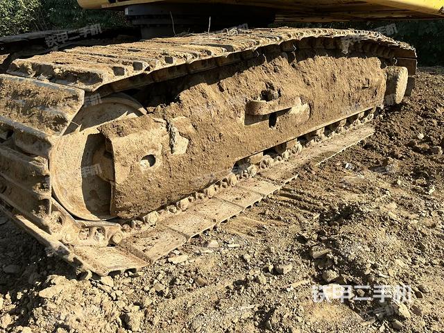 單側(cè)履帶整體(整機(jī)外觀) 單側(cè)履帶整體(整機(jī)外觀)