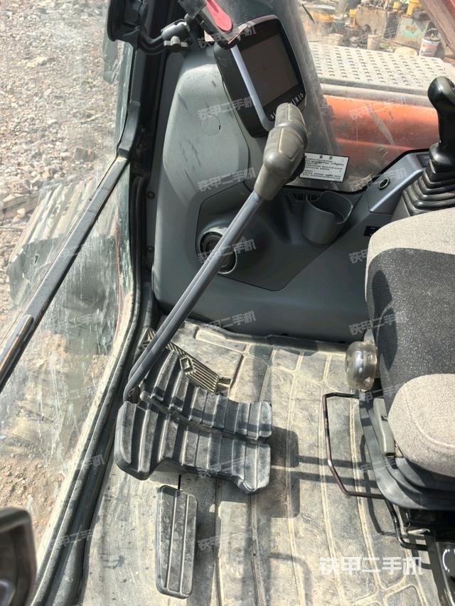 座椅右側(cè)控制臺/鑰匙門/油門/含右手柄（駕駛室部分）