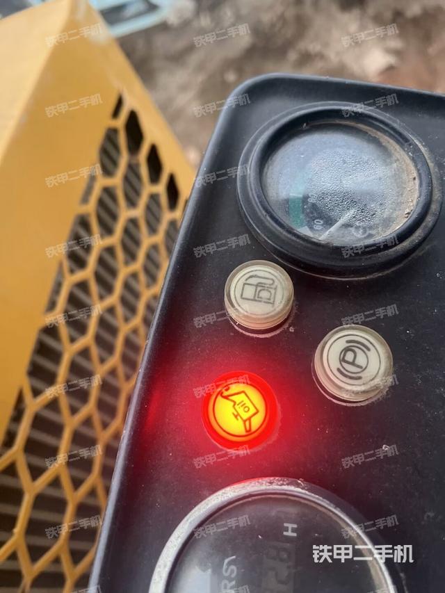 后玻璃角標(biāo)（壓路機(jī)駕駛室）