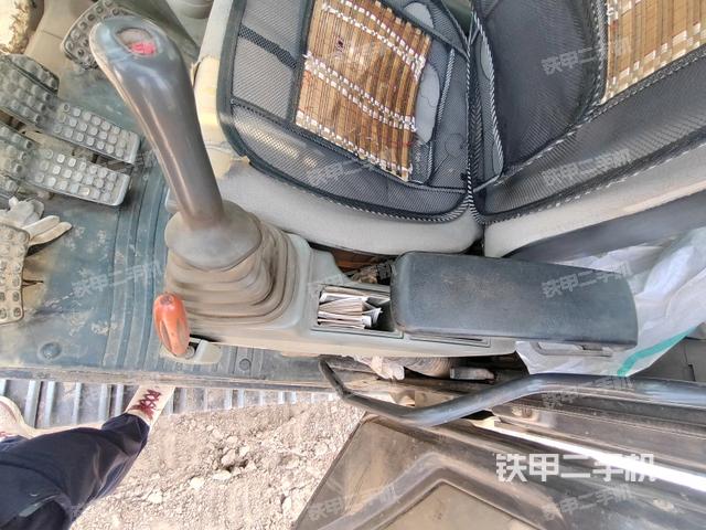 座椅右側(cè)控制臺/鑰匙門/油門/含右手柄（駕駛室部分）