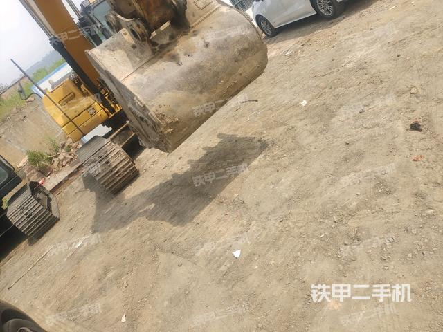 小臂整體左后(工作和回轉(zhuǎn)裝置) 小臂整體左后(工作和回轉(zhuǎn)裝置)