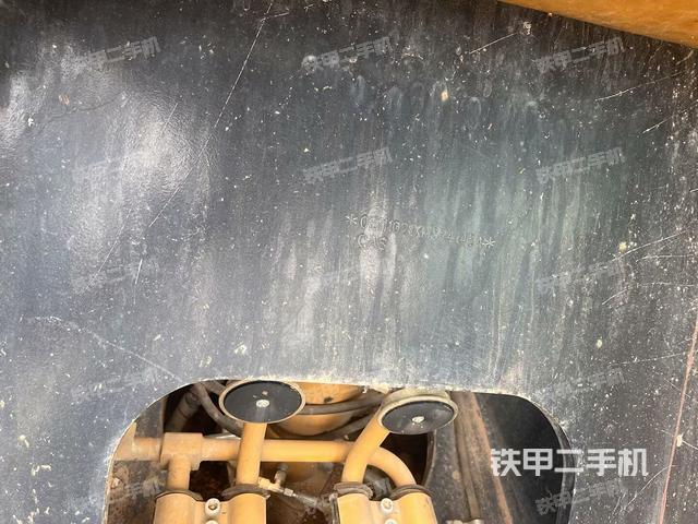 大臂背部俯視(工作和回轉(zhuǎn)裝置) 大臂背部俯視(工作和回轉(zhuǎn)裝置)