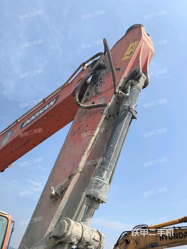 大臂油缸整體?豎拍（工作和回轉(zhuǎn)裝置）