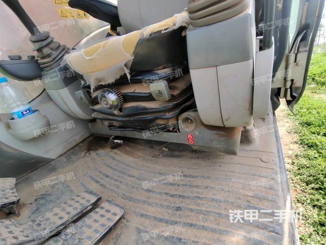 左后方玻璃角標(biāo)(駕駛室部分) 左后方玻璃角標(biāo)(駕駛室部分)