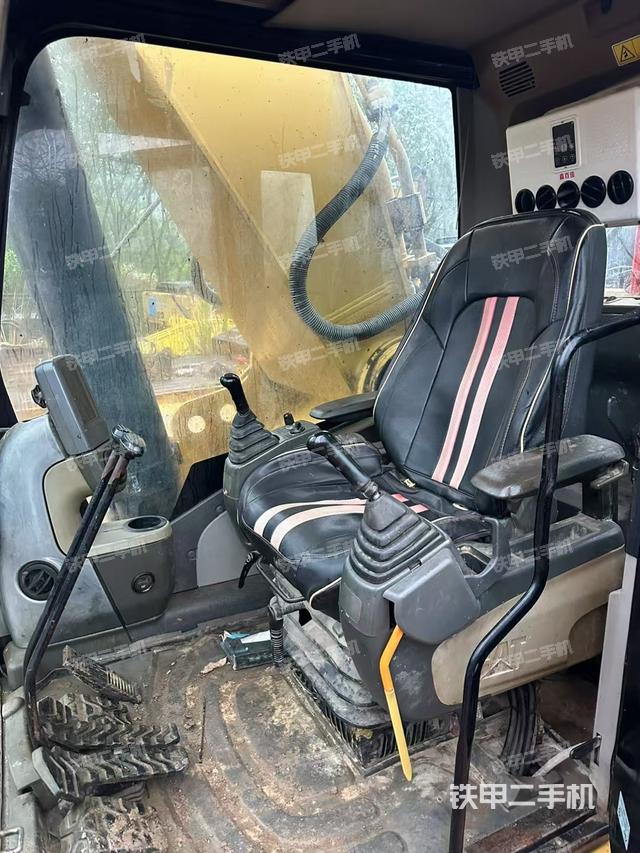 駕駛室整體（整機(jī)外觀）