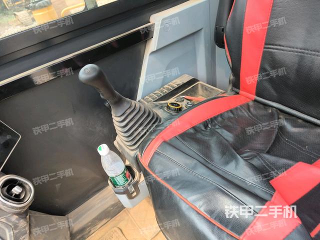 駕駛室整體（整機(jī)外觀）