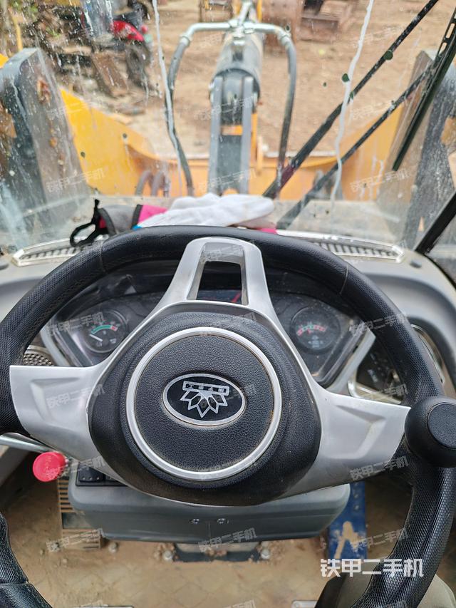 整機(jī)右側(cè)(設(shè)備外觀及核心部件) 整機(jī)右側(cè)(設(shè)備外觀及核心部件)