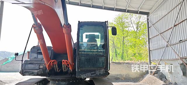 駕駛室整體（整機外觀）