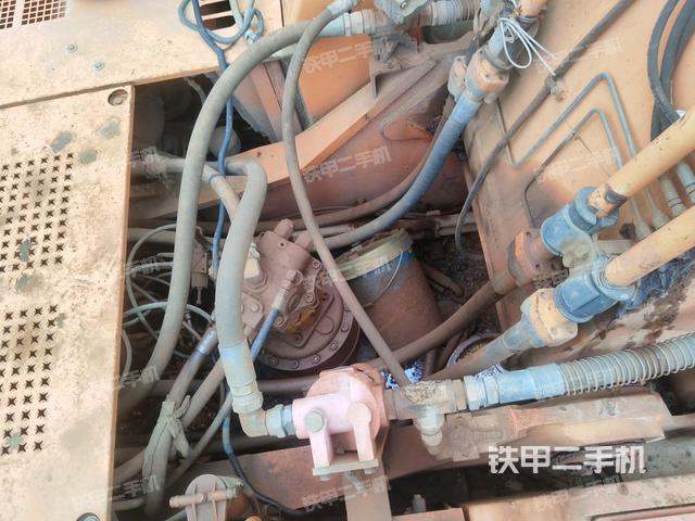 中央回转接头特写（上车部件）