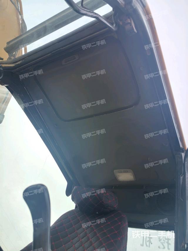 驾驶室顶部（整机外观）