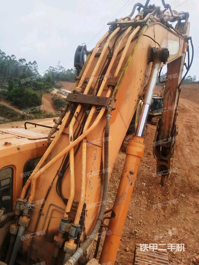 大臂背部俯视（工作和回转装置）