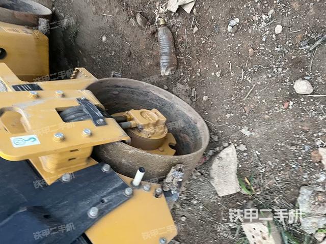 前車架正右側(cè)（壓路機(jī)前后車架）