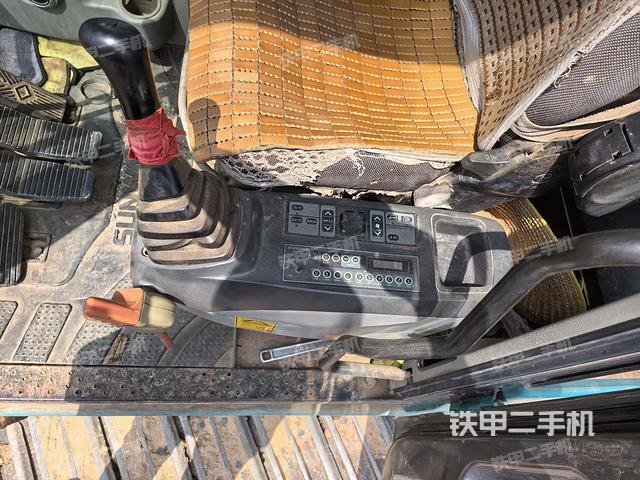 座椅左側(cè)控制臺/音響/含左手柄（駕駛室部分）