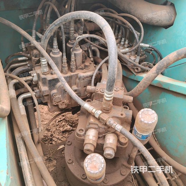 回轉(zhuǎn)馬達和主控閥（整機外觀）