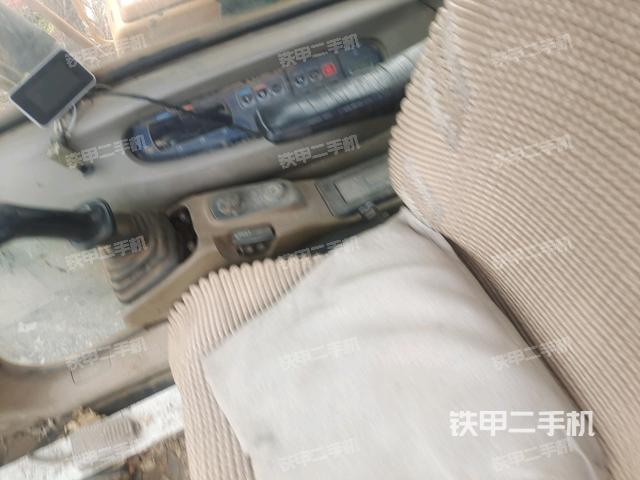 后窗玻璃角標（駕駛室部分）