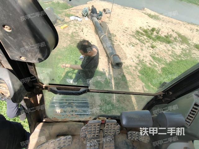 行走控制手柄和踏板?俯拍(駕駛室部分) 行走控制手柄和踏板?俯拍(駕駛室部分)