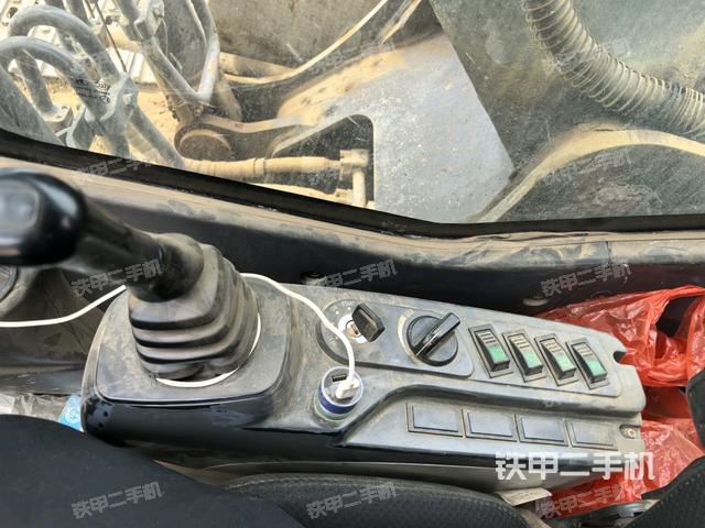 座椅右側(cè)控制臺/鑰匙門/油門/含右手柄（駕駛室部分）