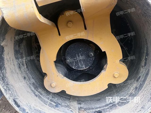 前輪左側(cè)減震塊連接及部件（壓路機(jī)前后車架）