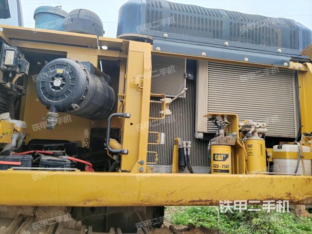 散熱器正面(大件艙室) 散熱器正面(大件艙室)