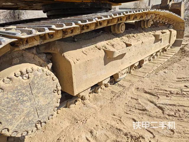 單側(cè)履帶整體（整機(jī)外觀）