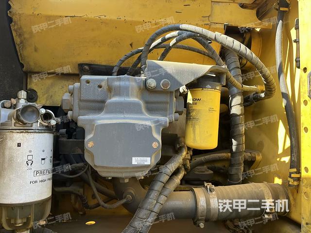 液壓泵艙室正面整體(整機(jī)外觀) 液壓泵艙室正面整體(整機(jī)外觀)