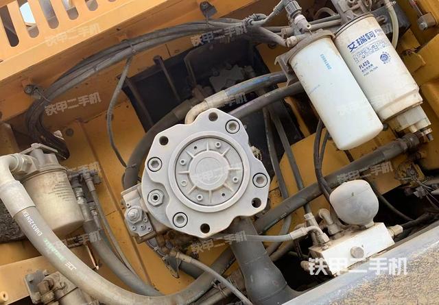 液壓泵艙室正面整體(整機(jī)外觀) 液壓泵艙室正面整體(整機(jī)外觀)