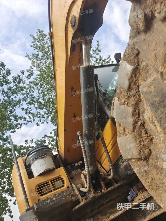 轉(zhuǎn)盤(pán)和下車(chē)架正前（工作和回轉(zhuǎn)裝置）