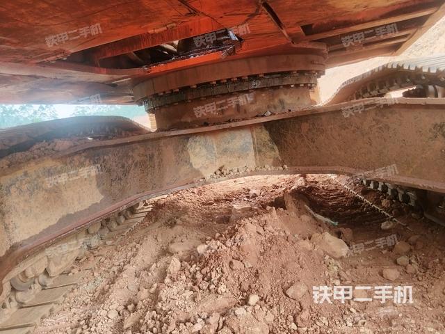 转盘和下车架正前（工作和回转装置）