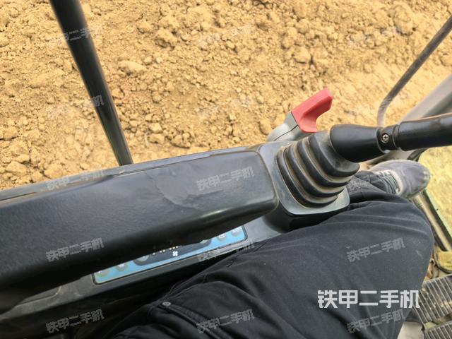 座椅左側(cè)控制臺/音響/含左手柄（駕駛室部分）