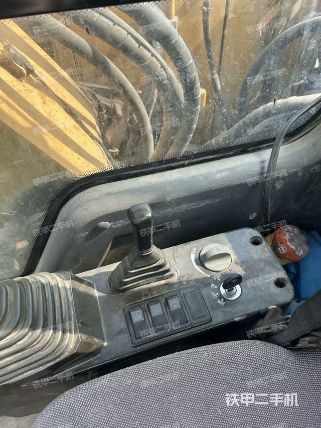 座椅左側(cè)控制臺/音響/含左手柄（駕駛室部分）