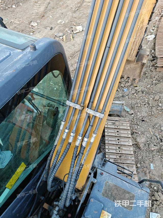 大臂背部俯視（工作和回轉(zhuǎn)裝置）