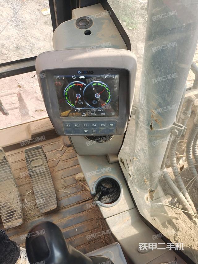 右側玻璃角標（駕駛室部分）