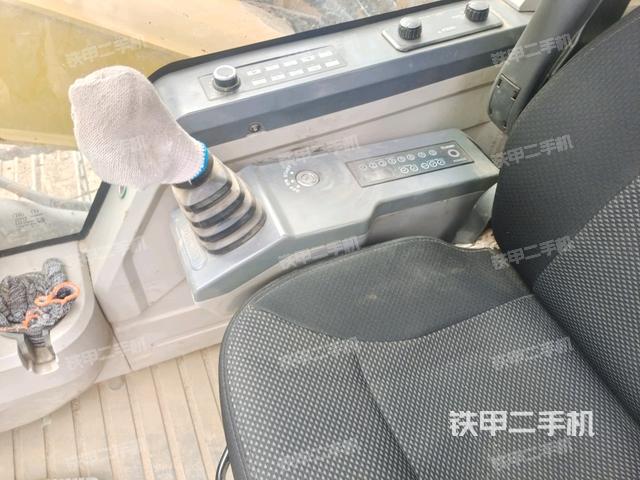 座椅左側(cè)控制臺(tái)/音響/含左手柄（駕駛室部分）