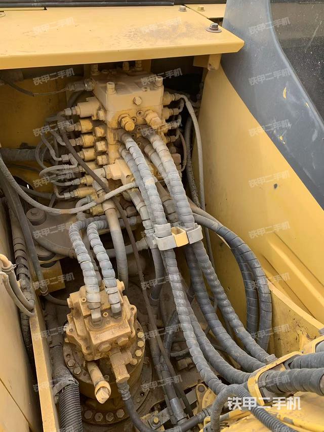 回轉(zhuǎn)馬達和主控閥（整機外觀）