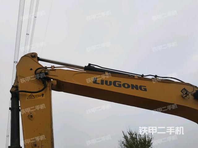 鏟斗右后整體(工作和回轉(zhuǎn)裝置) 鏟斗右后整體(工作和回轉(zhuǎn)裝置)