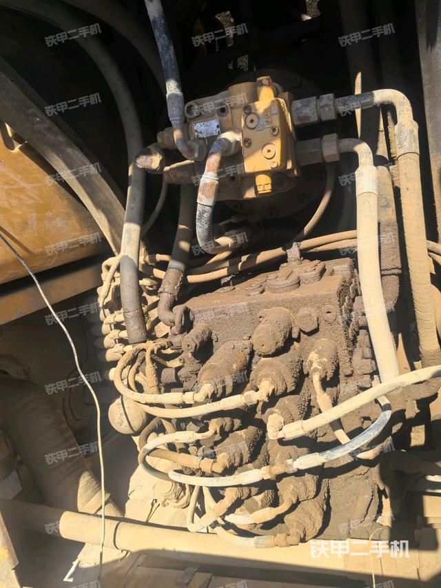 回轉馬達和主控閥（整機外觀）