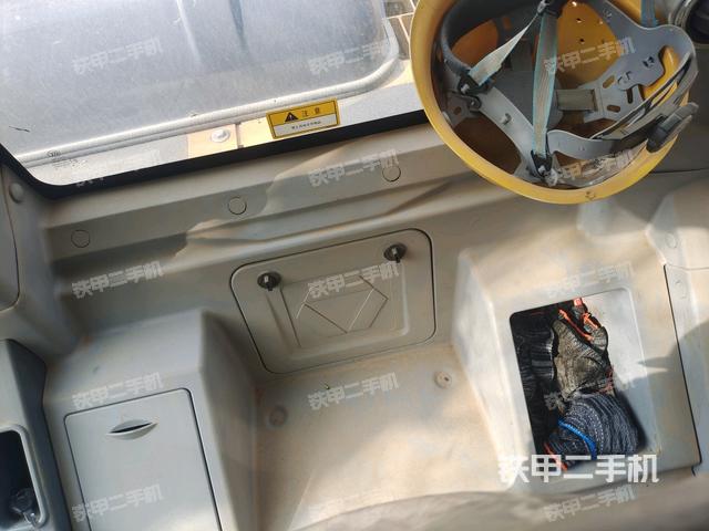 駕駛室左前45度（駕駛室部分）