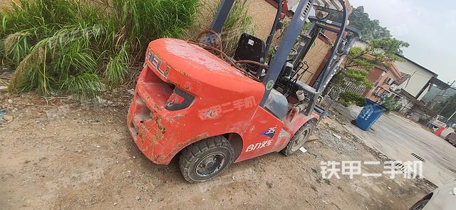 整机右侧（设备外观及核心部件）