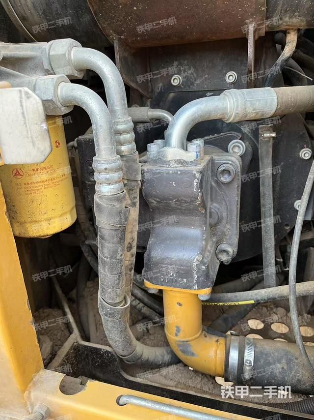 液壓泵艙室正面整體(整機(jī)外觀) 液壓泵艙室正面整體(整機(jī)外觀)