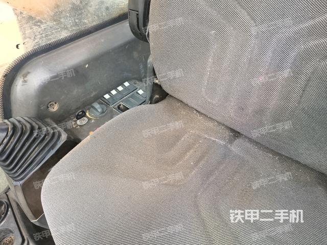 后窗玻璃角標(駕駛室部分) 后窗玻璃角標(駕駛室部分)